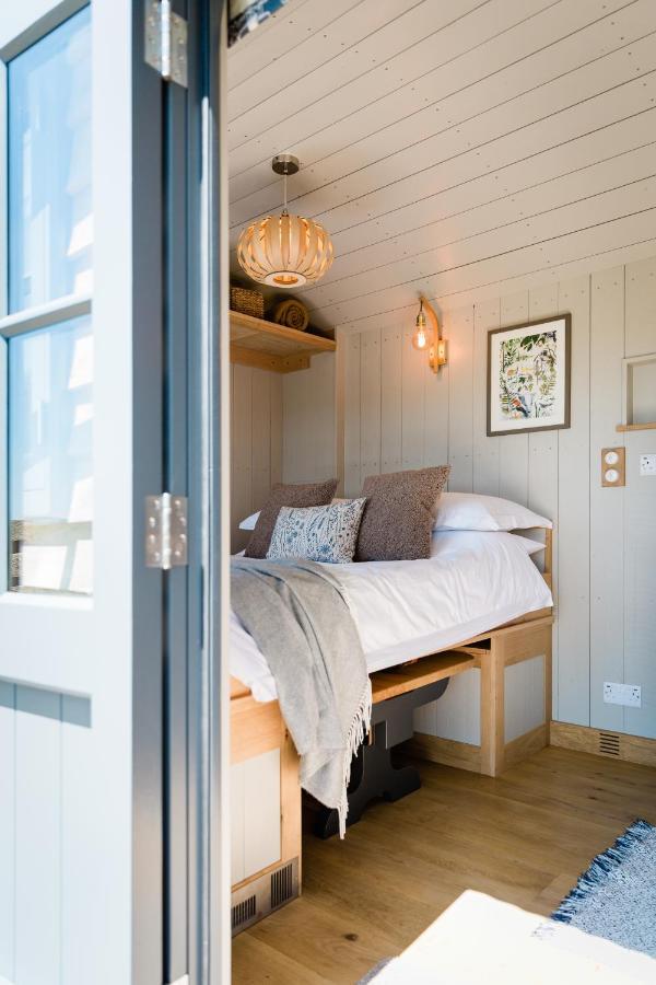 Boutique Cornish Shepherd'S Hut With Hot Tub 朗斯顿 外观 照片