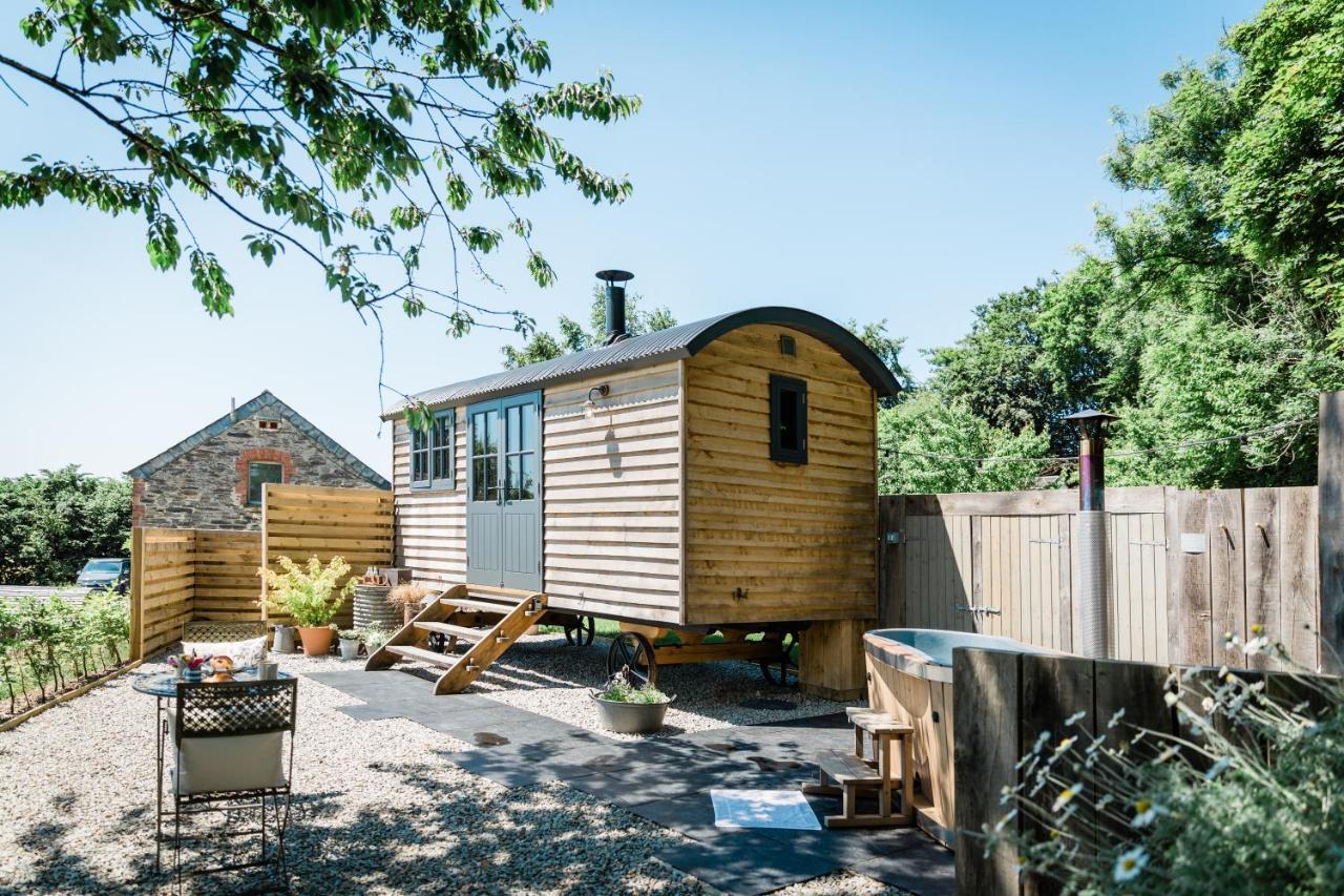 Boutique Cornish Shepherd'S Hut With Hot Tub 朗斯顿 外观 照片