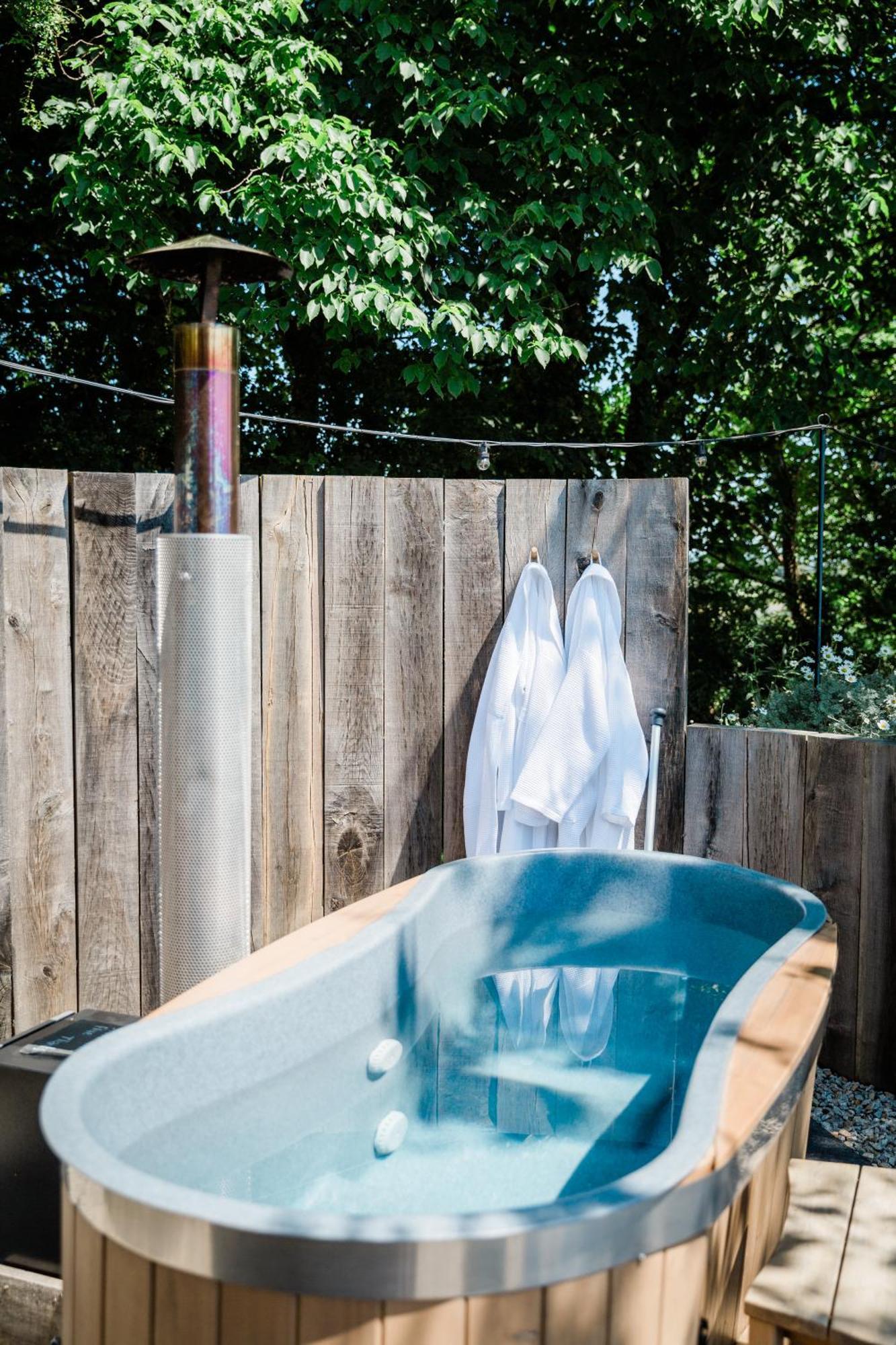Boutique Cornish Shepherd'S Hut With Hot Tub 朗斯顿 外观 照片