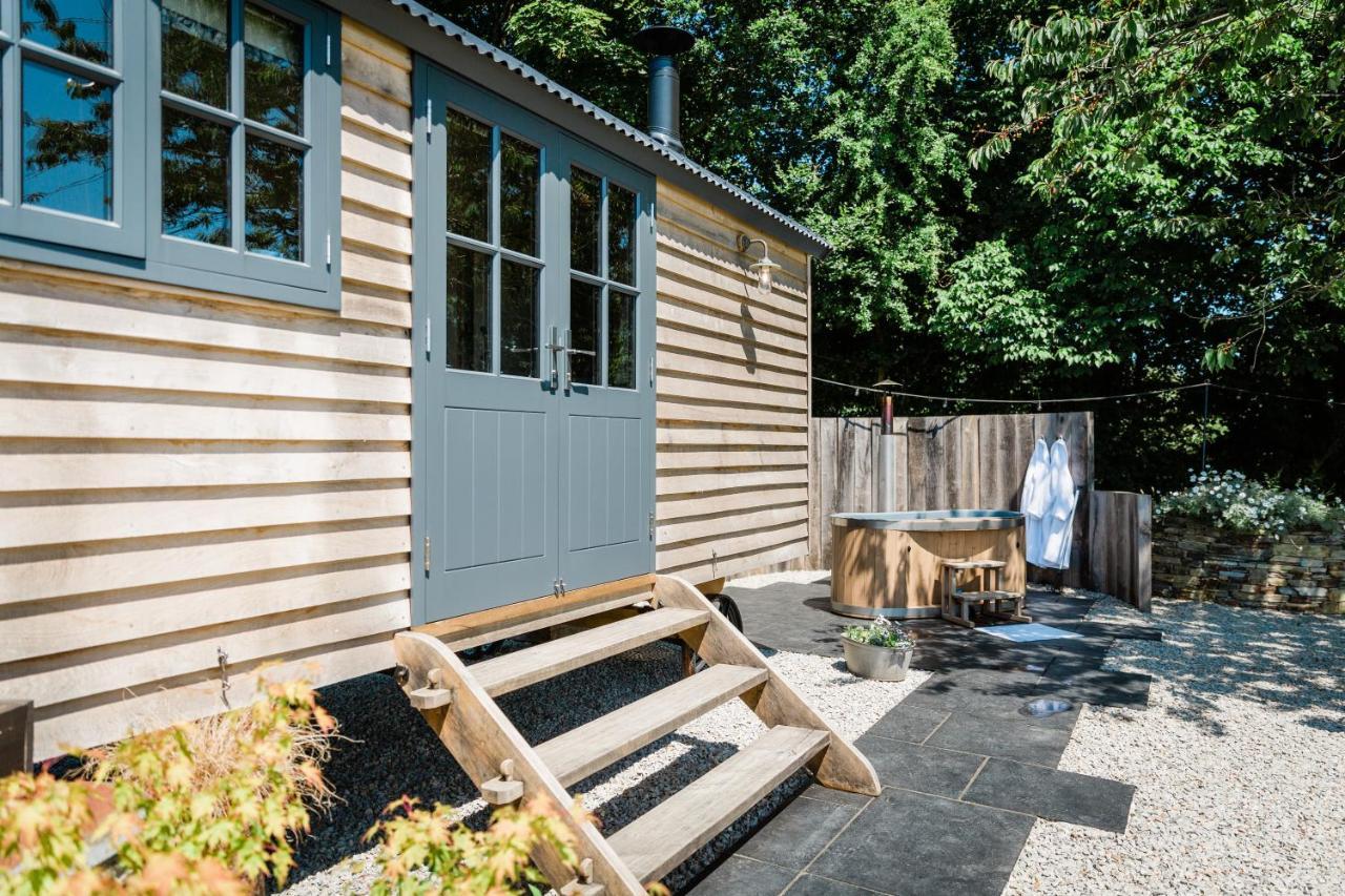Boutique Cornish Shepherd'S Hut With Hot Tub 朗斯顿 外观 照片